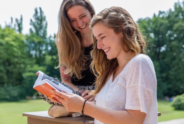 Klingt interessant? Für das NC-freie Studium an der MSB kann man sich ganzjährig bewerben. Klingt interessant? Für das NC-freie Studium an der MSB kann man sich ganzjährig bewerben.