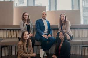Das Team der IW Akademie steht Ihnen für alle Fragen jederzeit zur Verfügung. Das Team der IW Akademie steht Ihnen für alle Fragen jederzeit zur Verfügung.