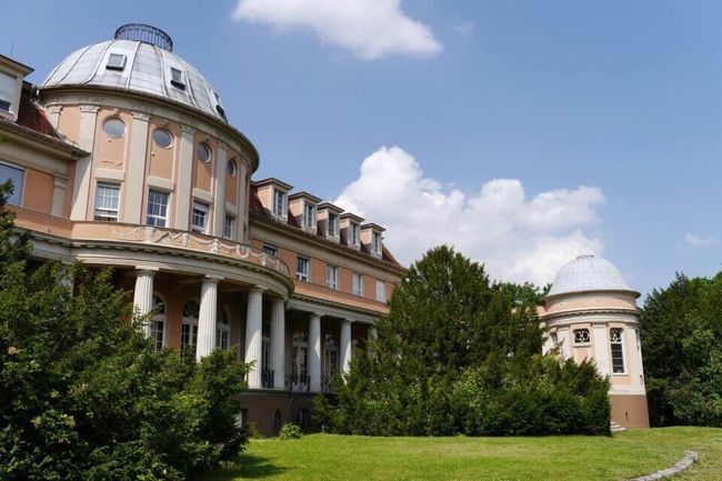 Sitz der MSB Medical School Berlin ist die Siemens Villa in Berlin Lankwitz. Sitz der MSB Medical School Berlin ist die Siemens Villa in Berlin Lankwitz.