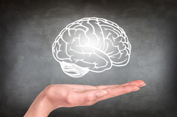 Ein grafisch dargestelltes Gehirn schwebt über einer Hand. Was ist Psychologie?